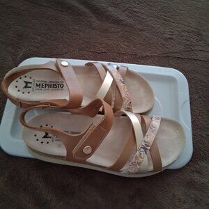 MEPHISTO "AIR RELAX" STRAPPY METALLIC/TAN WEDGE SZ 39(8)